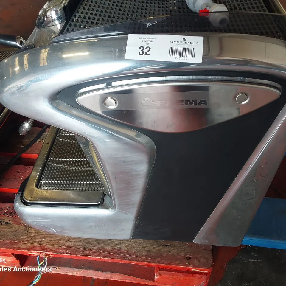 TRADITIONAL FAEMA EMBLEMA COFFEE MACHINE