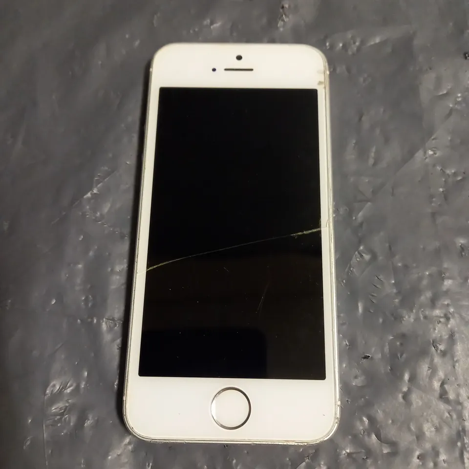 APPLE IPHONE SE A1723 SMARTPHONE IN WHITE/SILVER