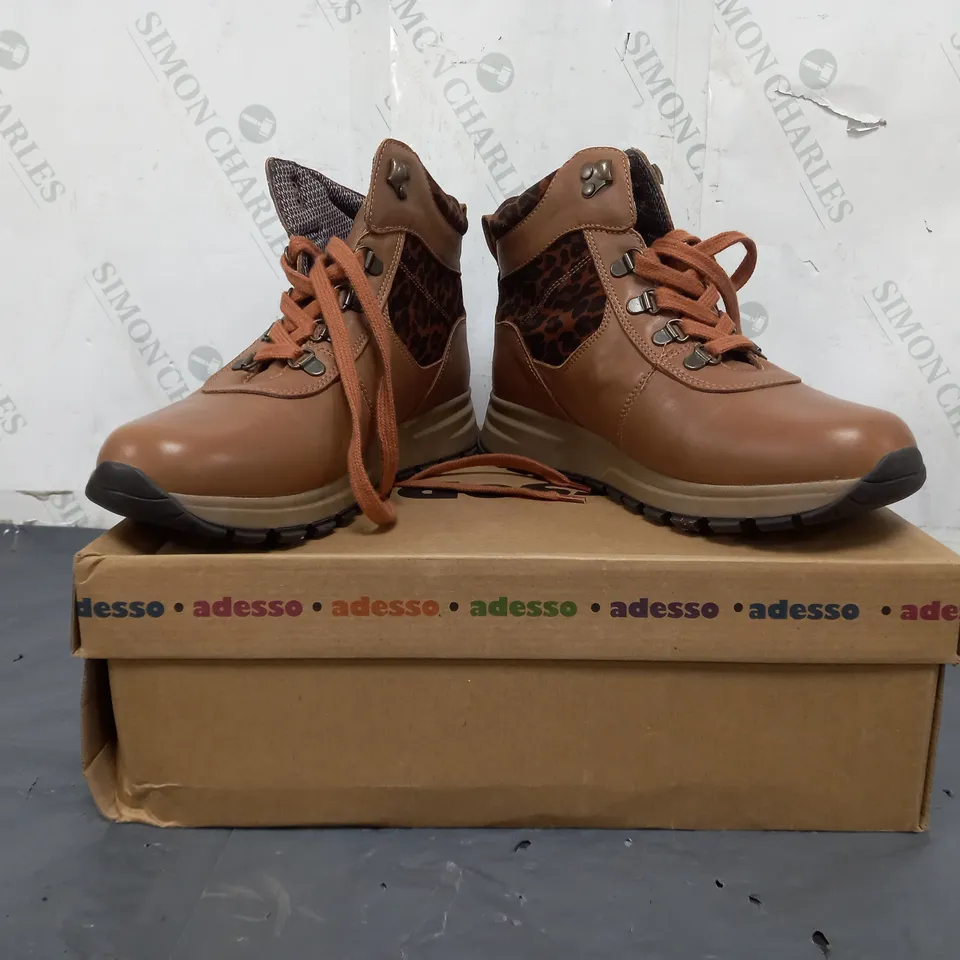 BOXED PAIR OF ADESSO ANKLE BOOTS IN TAN/LEOPARD PRINT SIZE 7
