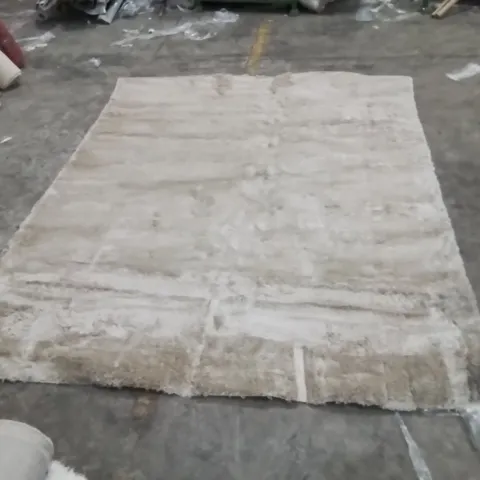 QUALITY DESIGNER AREA RUG - APPROXIMATELY 308X243