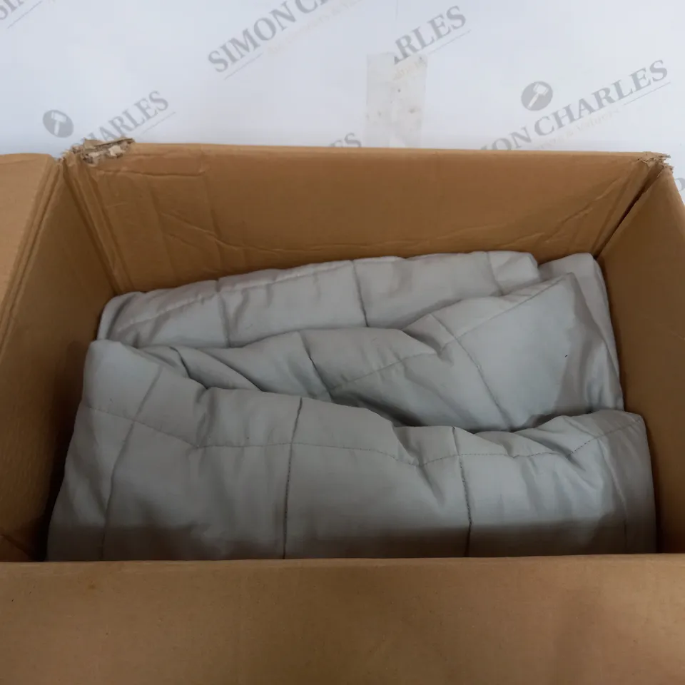 Emma Hug Weighted Blanket