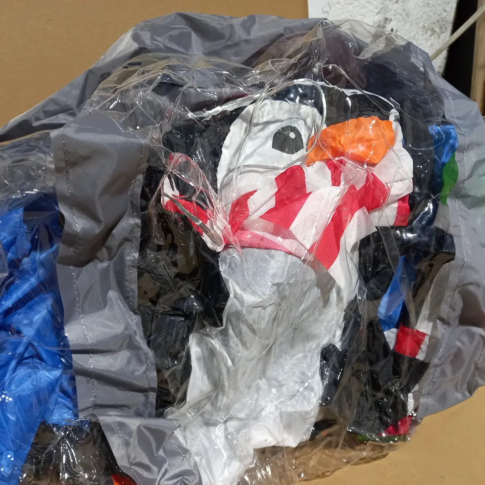 PENGUIN INFLATABLE LIGHT UP SCENE  RRP £79.99