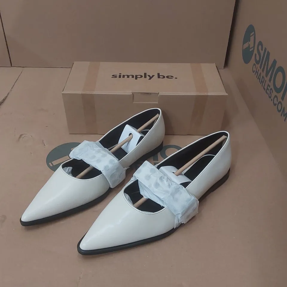 BOX CONTAINING APPROXIMATELY 9x BRAND NEW SIMPLY BE ECRU OSLO EXTRA WIDE SHOES - SIZE 9