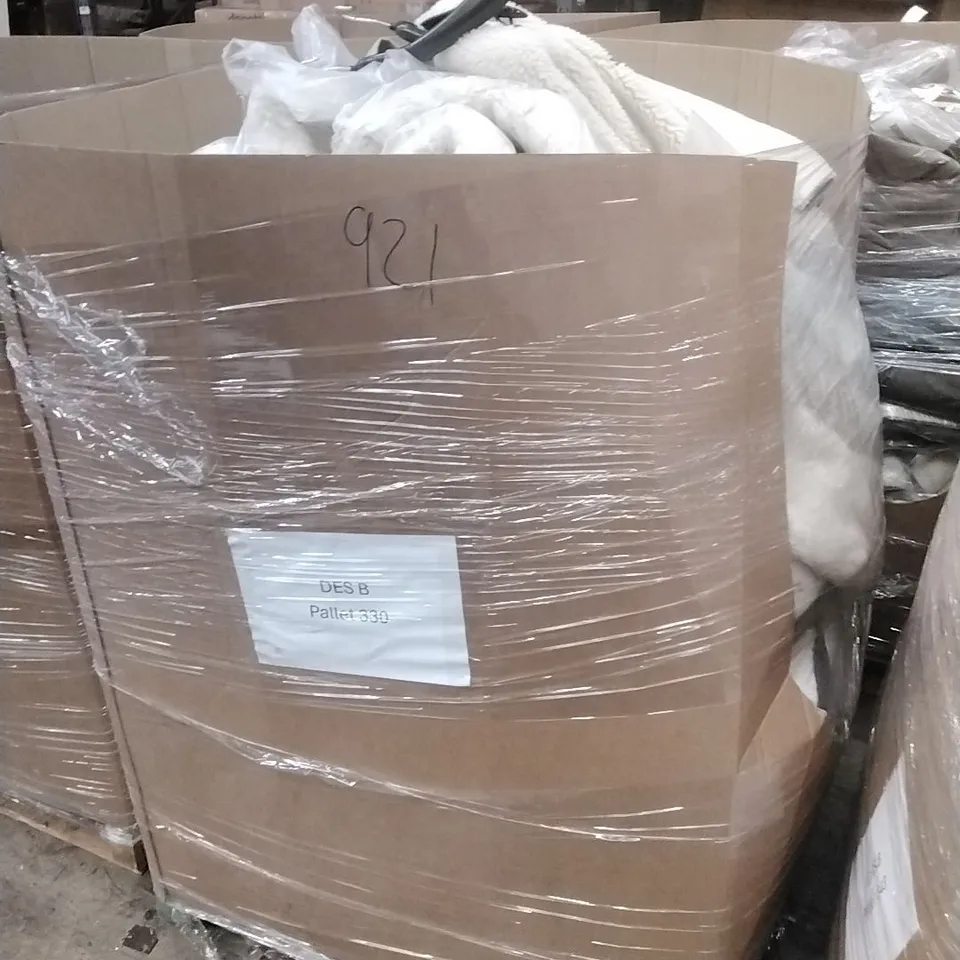 PALLET CONTAINING APPROXIMATELY 75 WOMEN'S DESIGNER CLOTHES WHICH INCLUDE; JD WILLIAMS COATS AND SIMILAR PRODUCTS ETC