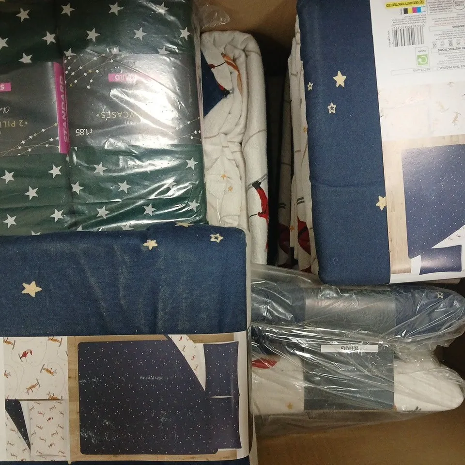 BOX OF APPROXIMATELY 10 ASSORTED BEDDING ITEMS IN VARIOUS COLOURS, STYLES, AND SIZES, ETC - COLLECTION ONLY