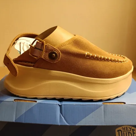 BOXED PAIR OF HEY DUDE DELRAY CLOG SUEDE – TAN, WOMEN'S UK4 (US6, EU37)