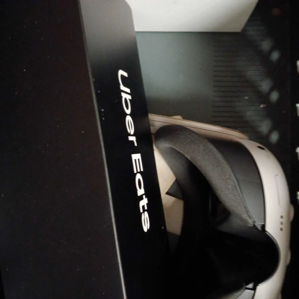 APPROXIMATELY 5 ASSORTED ELECTRICAL PRODUCTS TO INLCUDE LED LIGHT, ANDROID BOX, VT HEAD SET ETC 