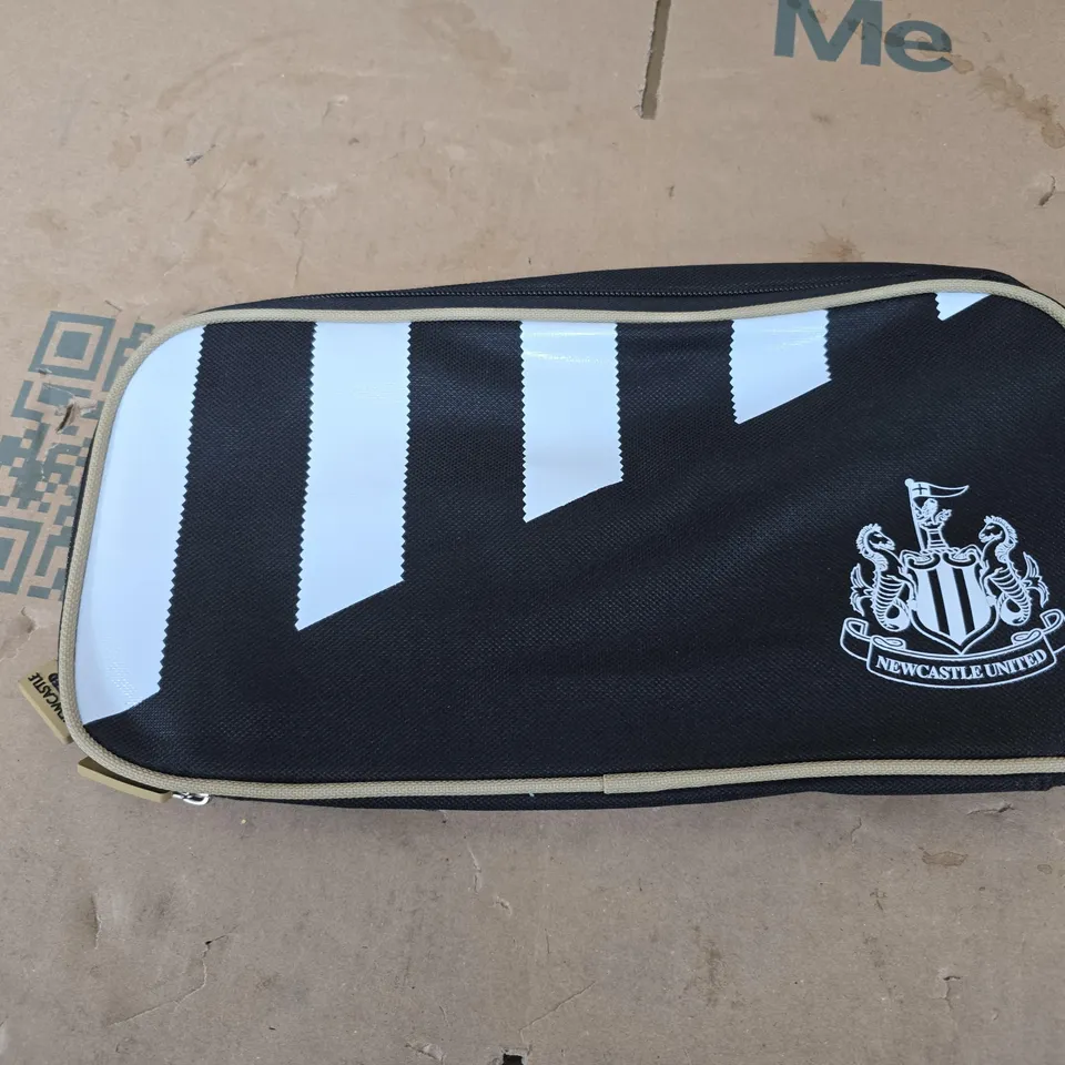 NEWCASTLE UNITED OFFICIAL MERCHANDISE BOOT BAG - STRIPE