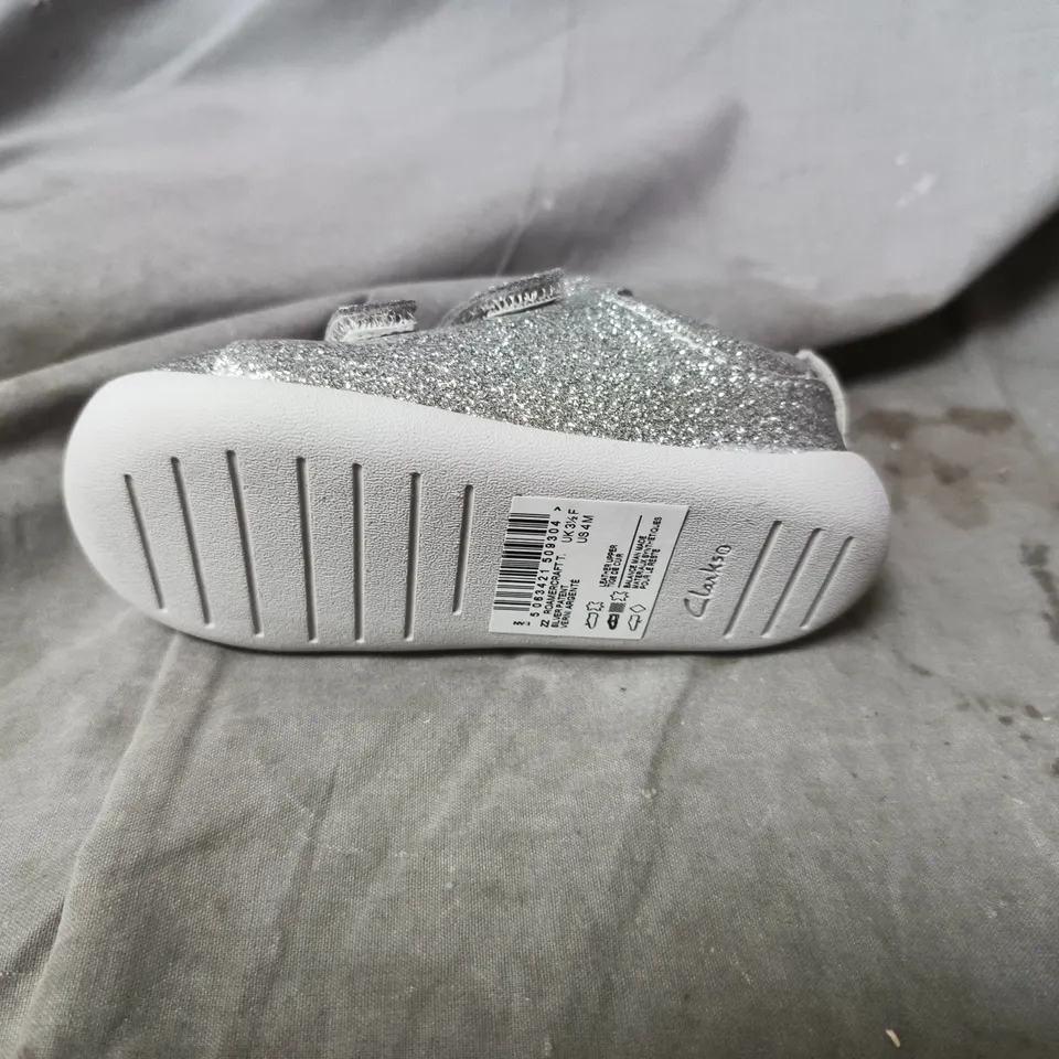 CLARKS FIRST SHOES GLITTER SILVER BABY SHOES WITH VELCRO STRAPS UK SIZE 3.5 FEMALE