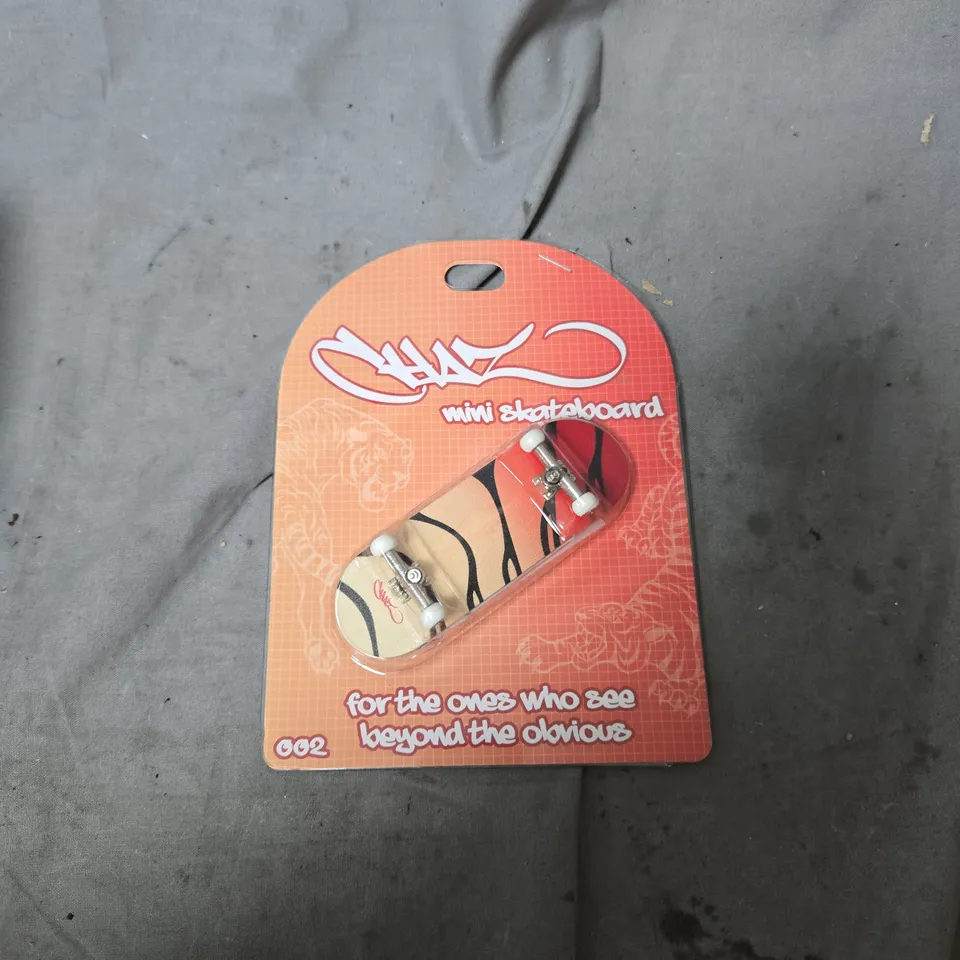 BOIX OF ASSORTED TOYS INCLUDING PET HOME PUPPY PLAY SET BOXED + MINI SKATEBOARD TOY 