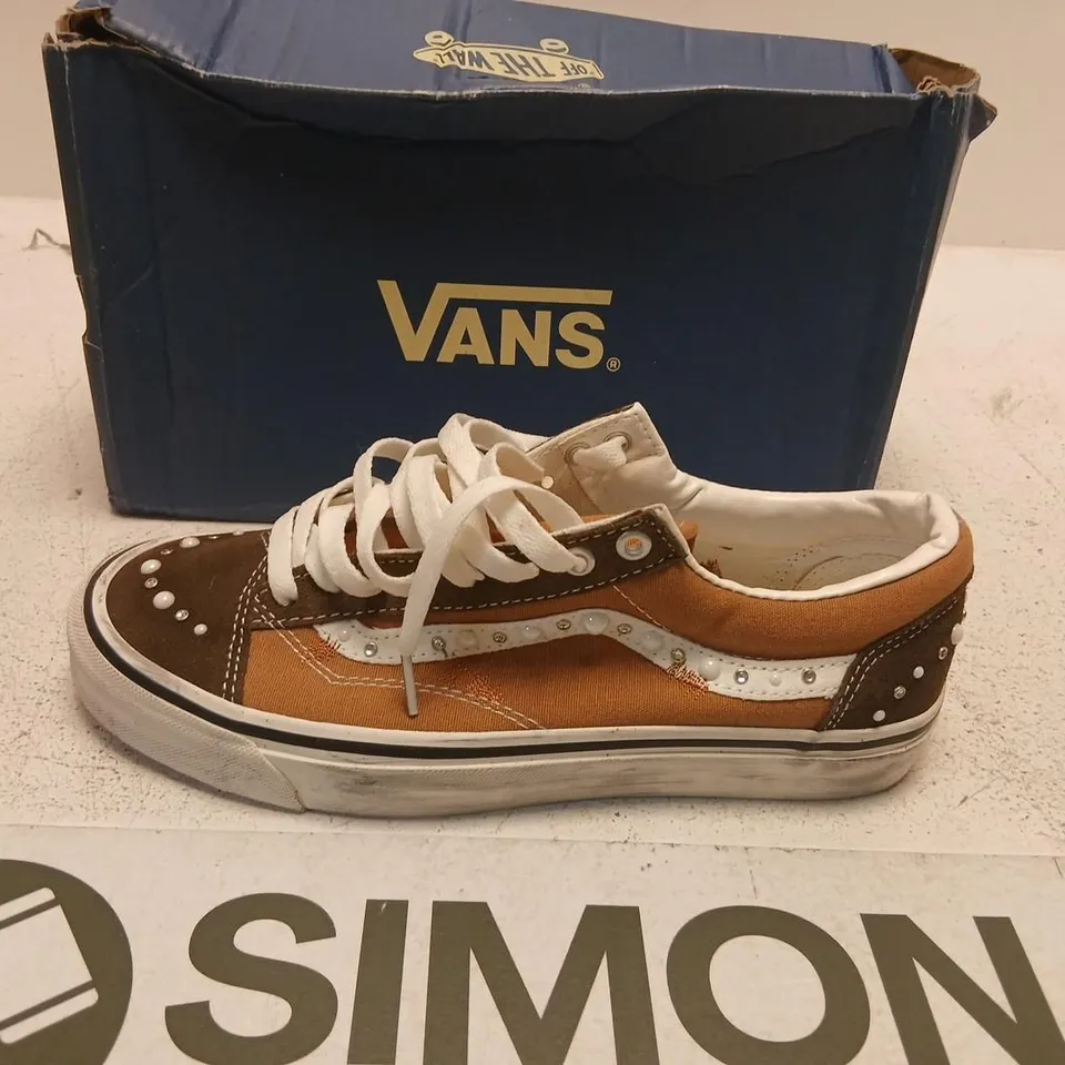 VANS OLD SKOOL SNEAKERS – BROWN/TAN, UK 8.5 (US 9.5)