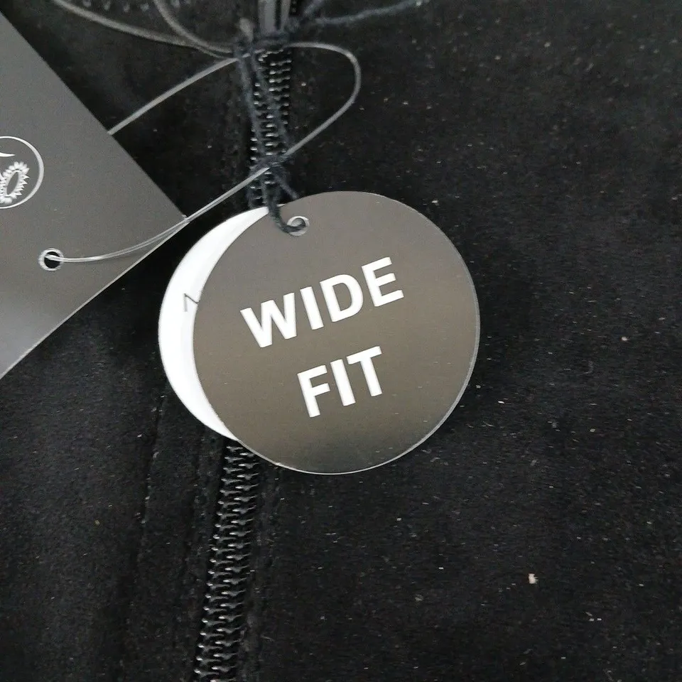 NEW LOOK WOMEN'S BLACK SUEDE ANKLE BOOT – UK4 WIDE FIT