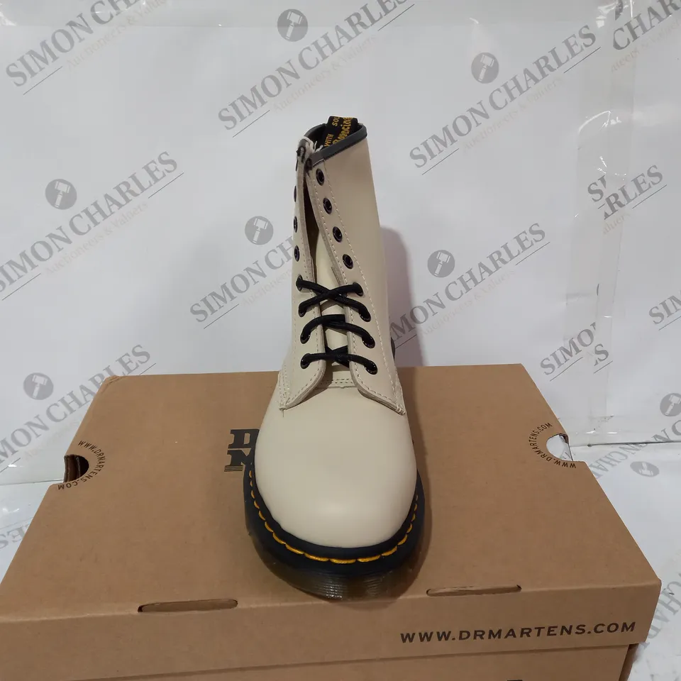 DR MARTINS SMOOTH PARCMENT BIEGE SIZE 5 