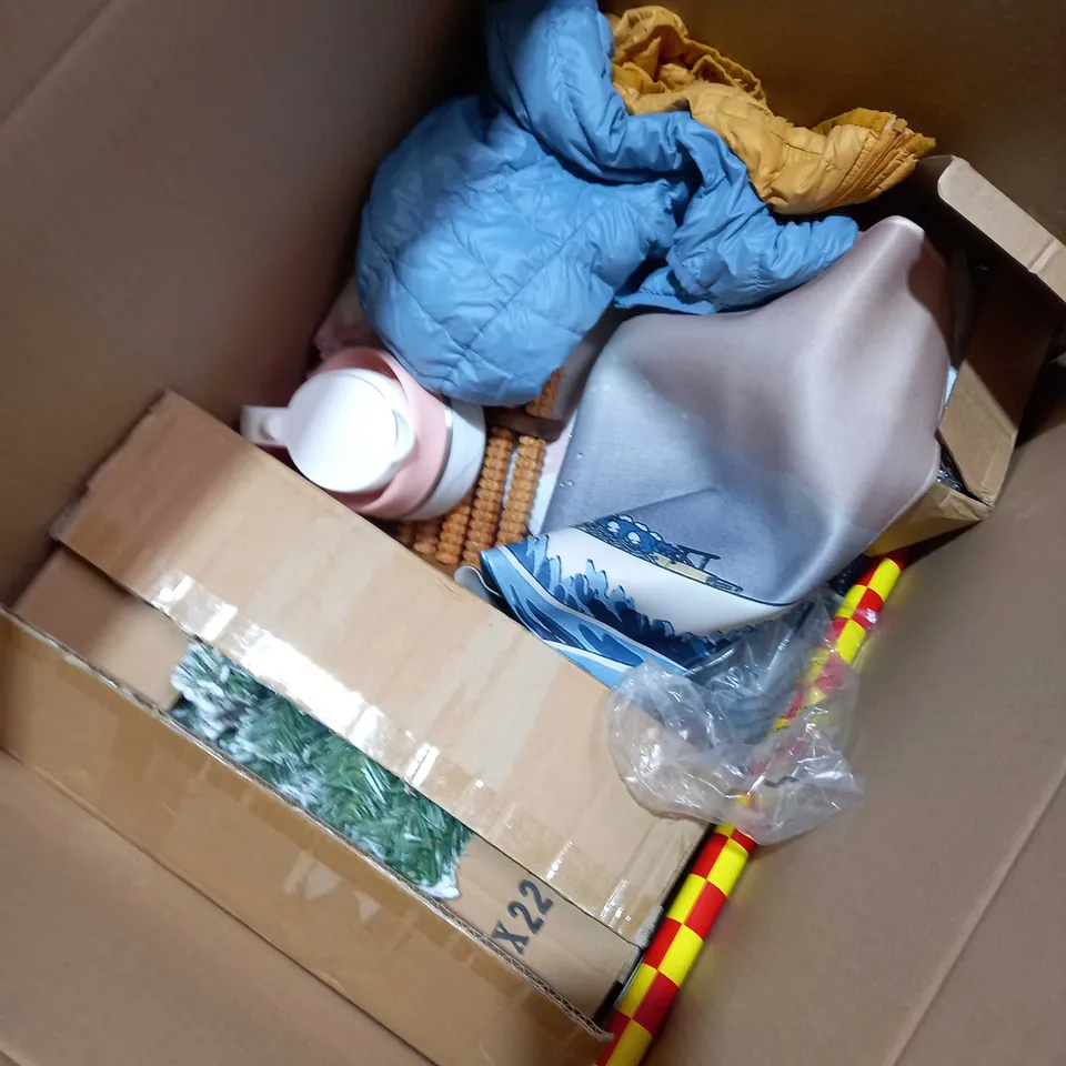 BOX OF APPROXIMATELY 15 ITEMS TO INCLUDE CHRISTMAS DECORATION, FOLDABLE KETTLE, KIDS BODY WARMERS ETC