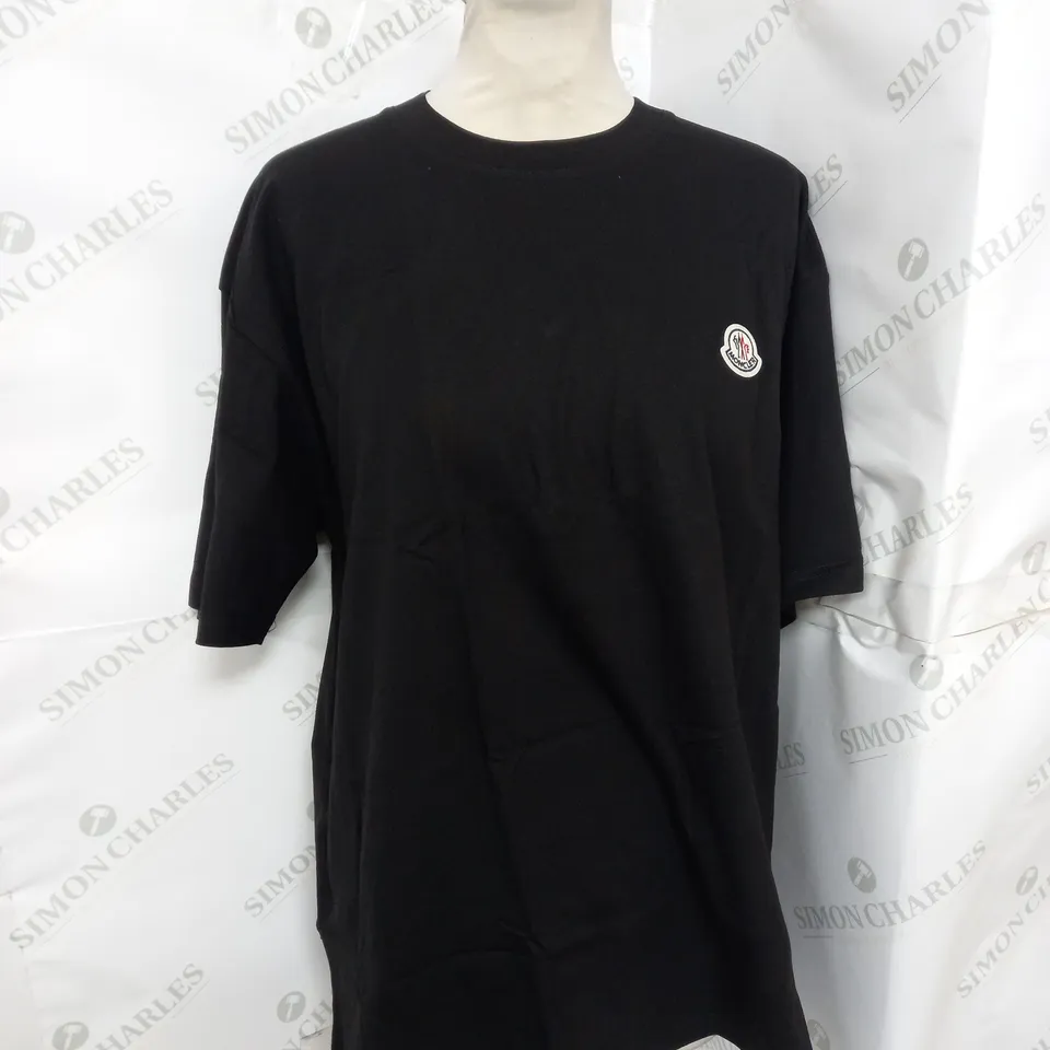 MONCLER BADGE TSHIRT IN BLACK SIZE L