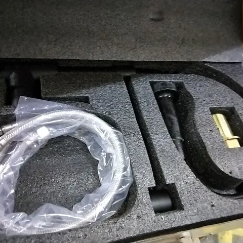 BOXED PULL OUT SINGLE LEVER CARCASCO KITCHEN TAP