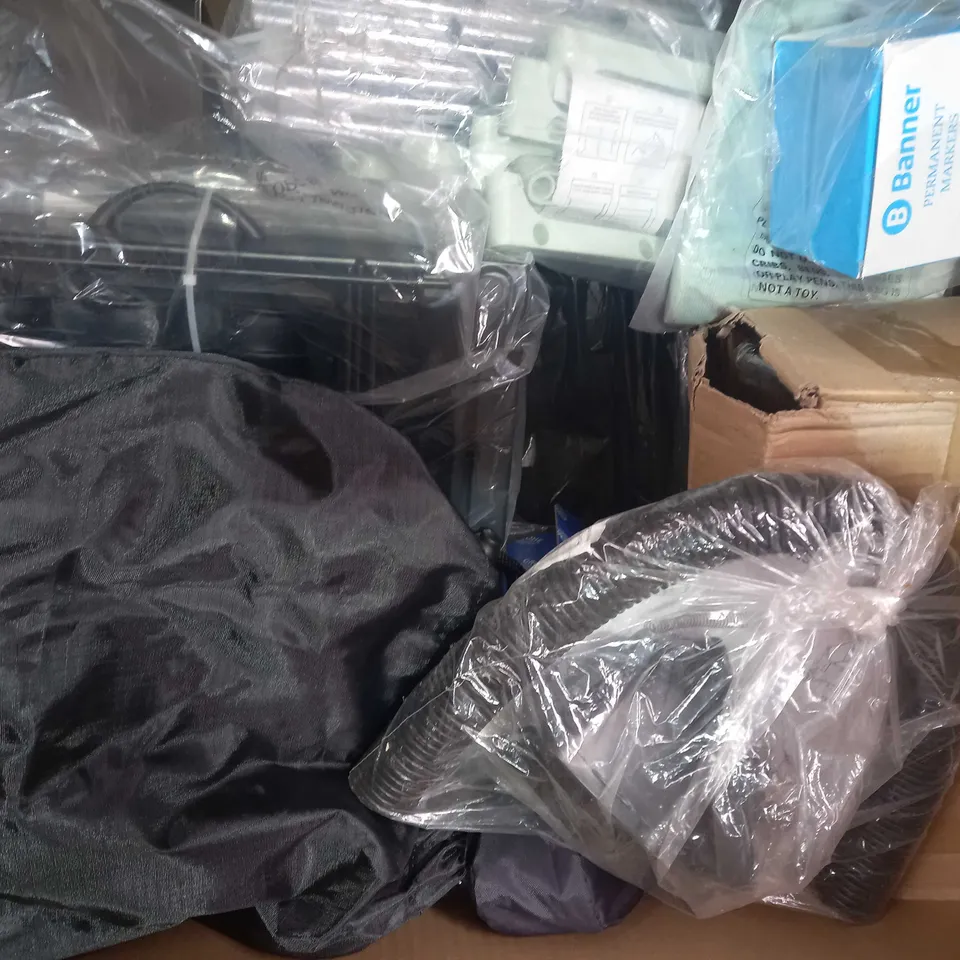 BOX OF APPROXIMATELY 15 ASSORTED HOUSEHOLD ITEMS TO INCLUDE BLOOD PRESSURE MONITOR, STAINLESS STEEL WATER BOTTLE IN ORANGE, EXTRASTAR CEILING LIGHT, ETC