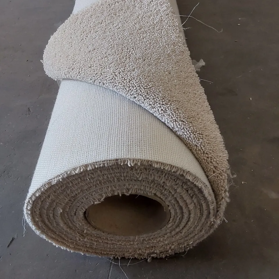 ROLL OF QUALITY DIMENSIONS DIM PLAINS CARPET // SIZE: APPROX  2 X 5m
