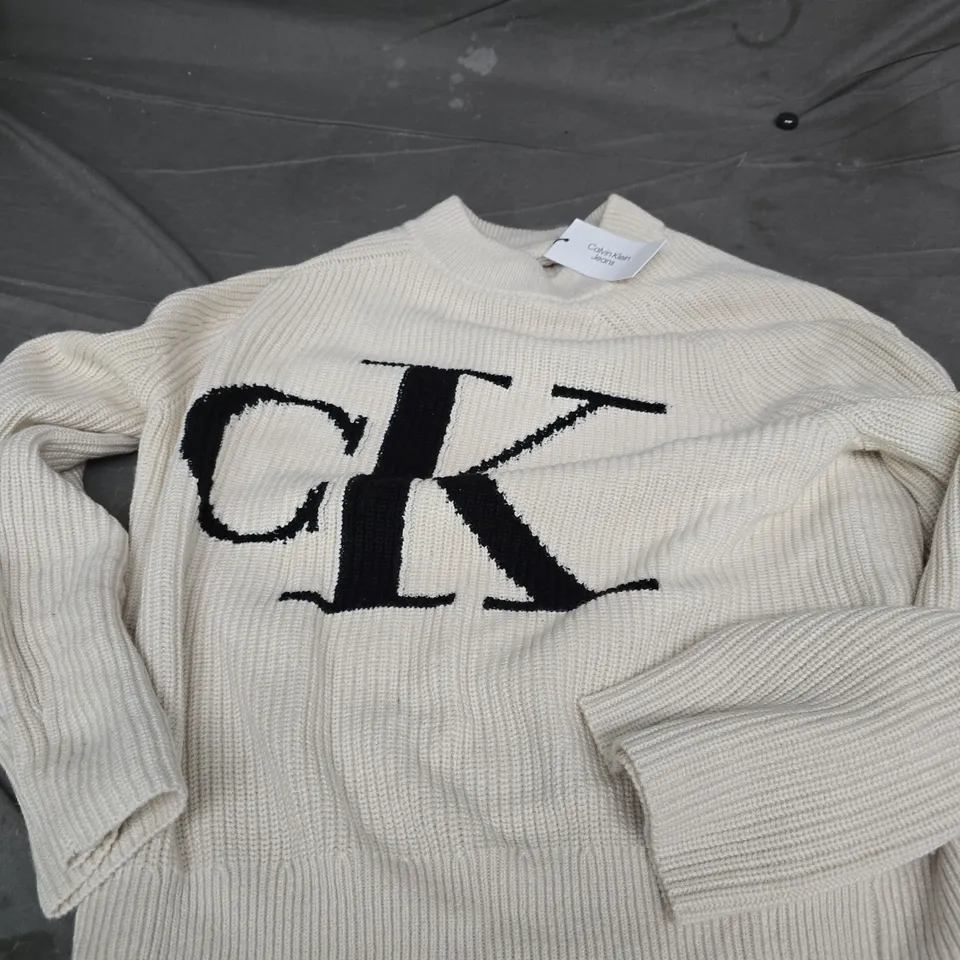 CALVIN KLEIN JEANS CREAM KNIT JUMPER – M