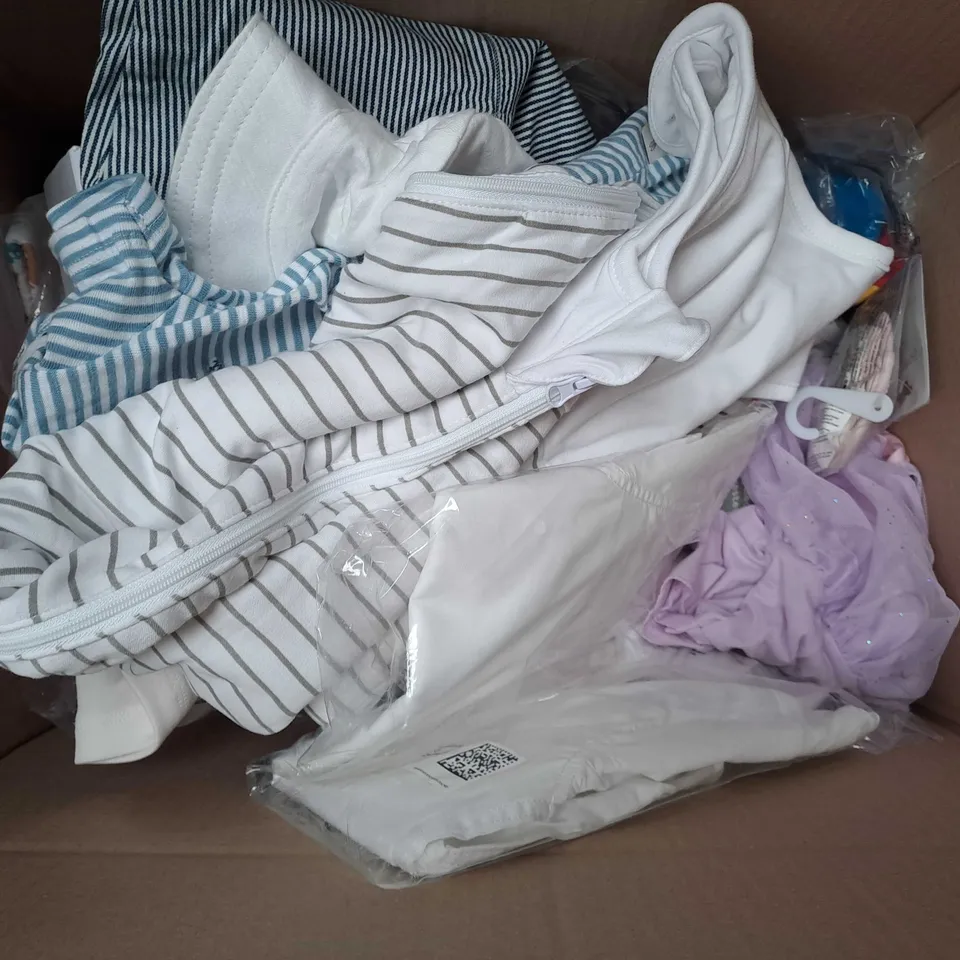 APPROXIMATELY 14 ASSORTED 0-5 YEARS CHILDRENS CLOTHING ITEMS