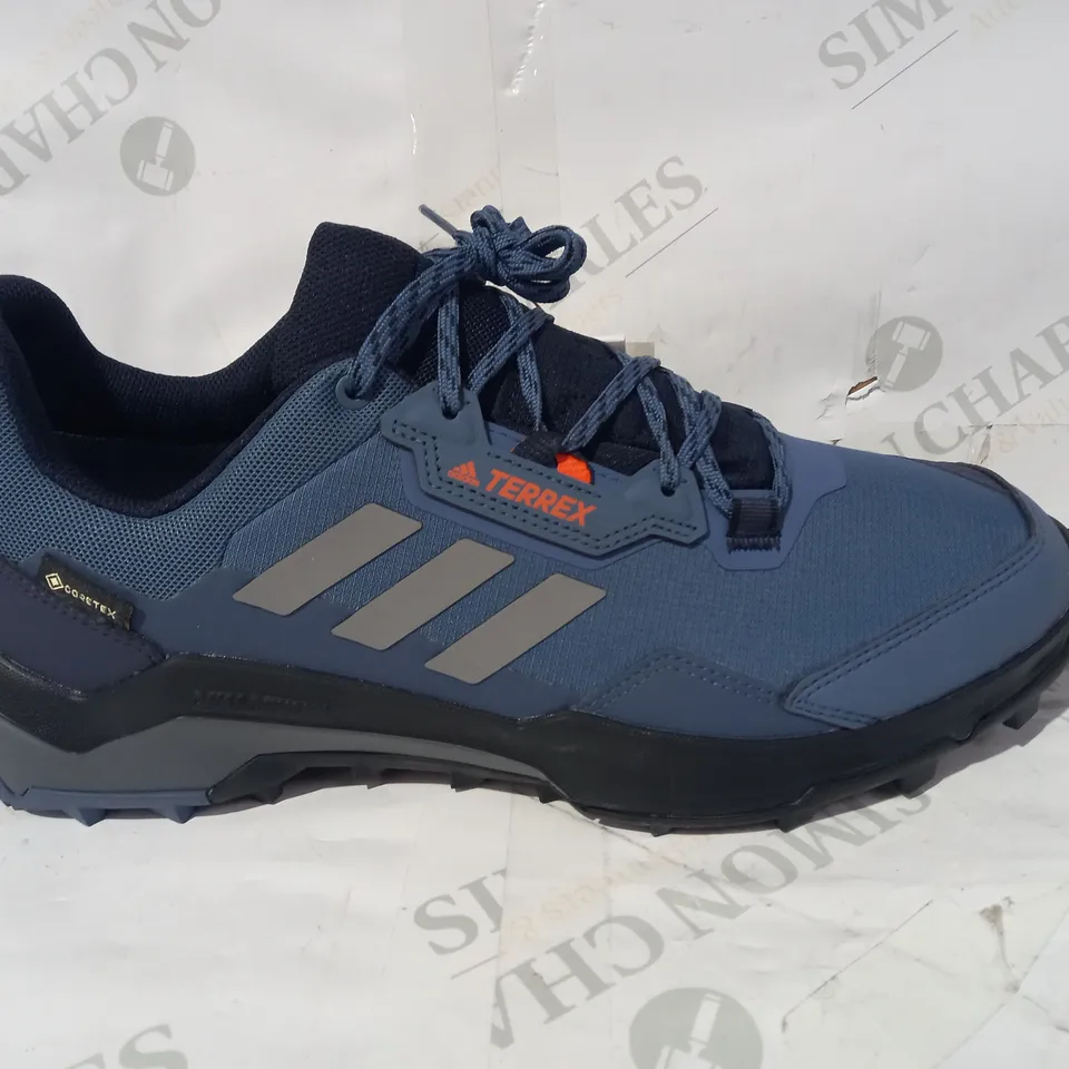 BOXED PAIR OF DESIGNER SHOES IN THE STYLE OF ADIDAS TERREX AX4 GTX IN BLUE/GREY/BLACK UK SIZE 10.5 