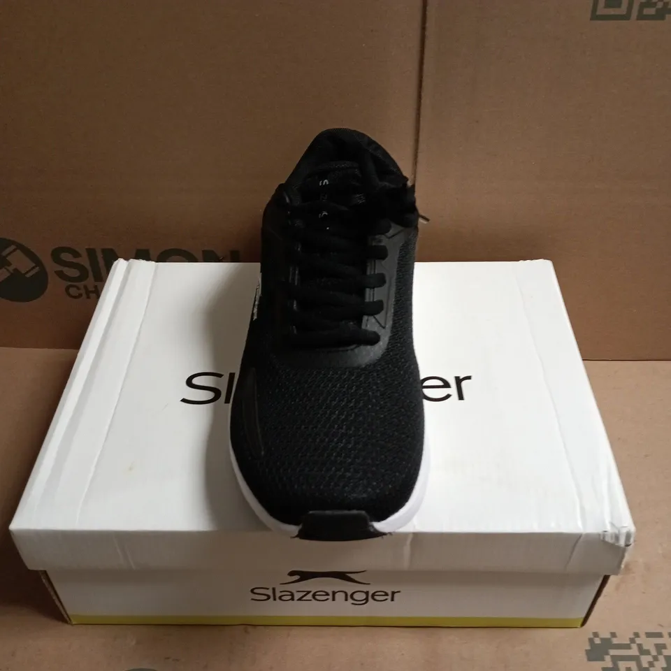 BOXED PAIR OF SLAZENGER ASSENT TRAINERS IN BLACK - 7