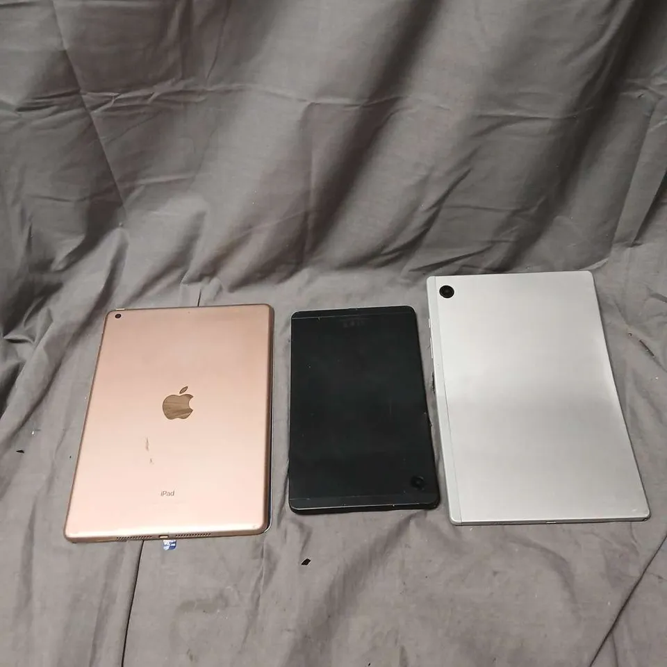 LOT OF 3 ASSORTED HEAVILY DAMAGED TABLETS TO INCLUDE - APPLE - SAMSUNG