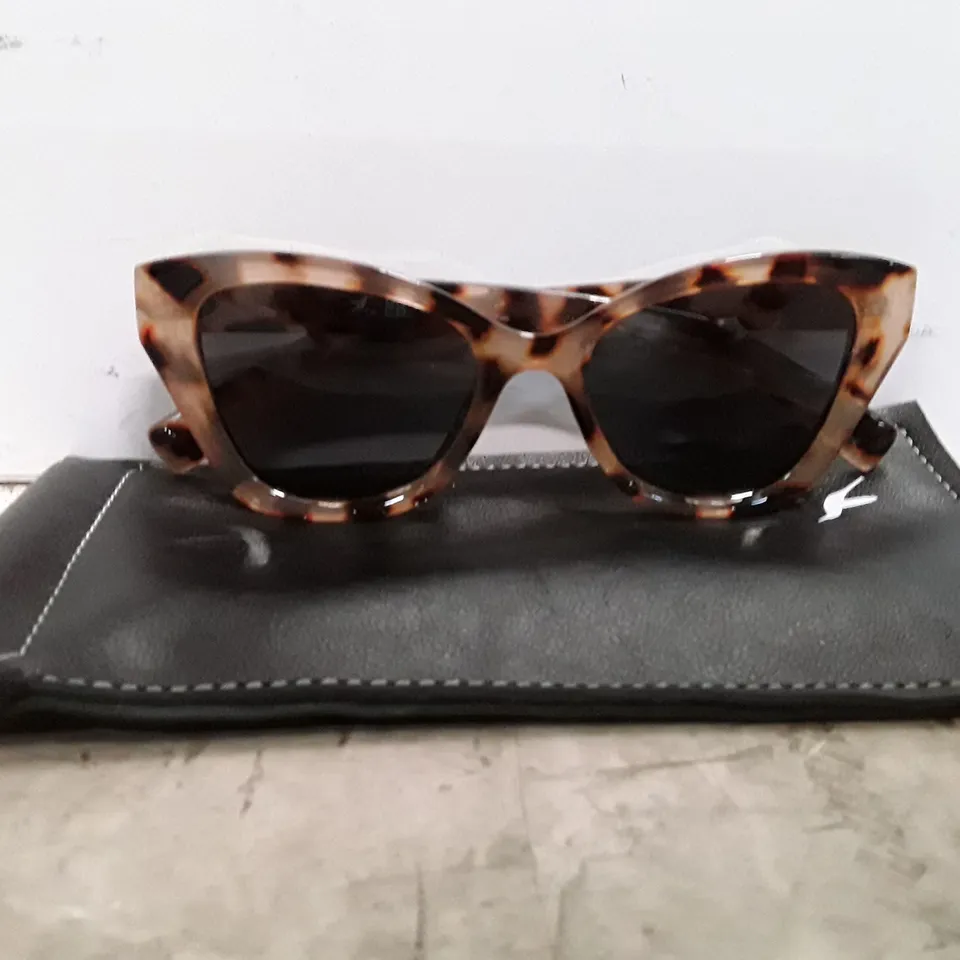 BOXED HUMMINGBIRD TORTOISE SHELL SUNGLASSES AND CLEANING CLOTH 