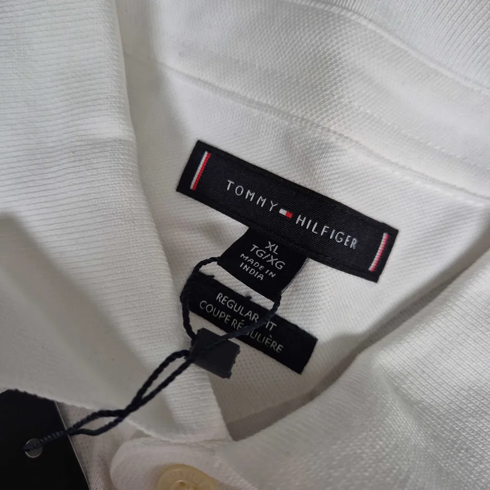 TOMMY HILFIGER SHORT SLEEVE SHIRT IN WHITE - XL