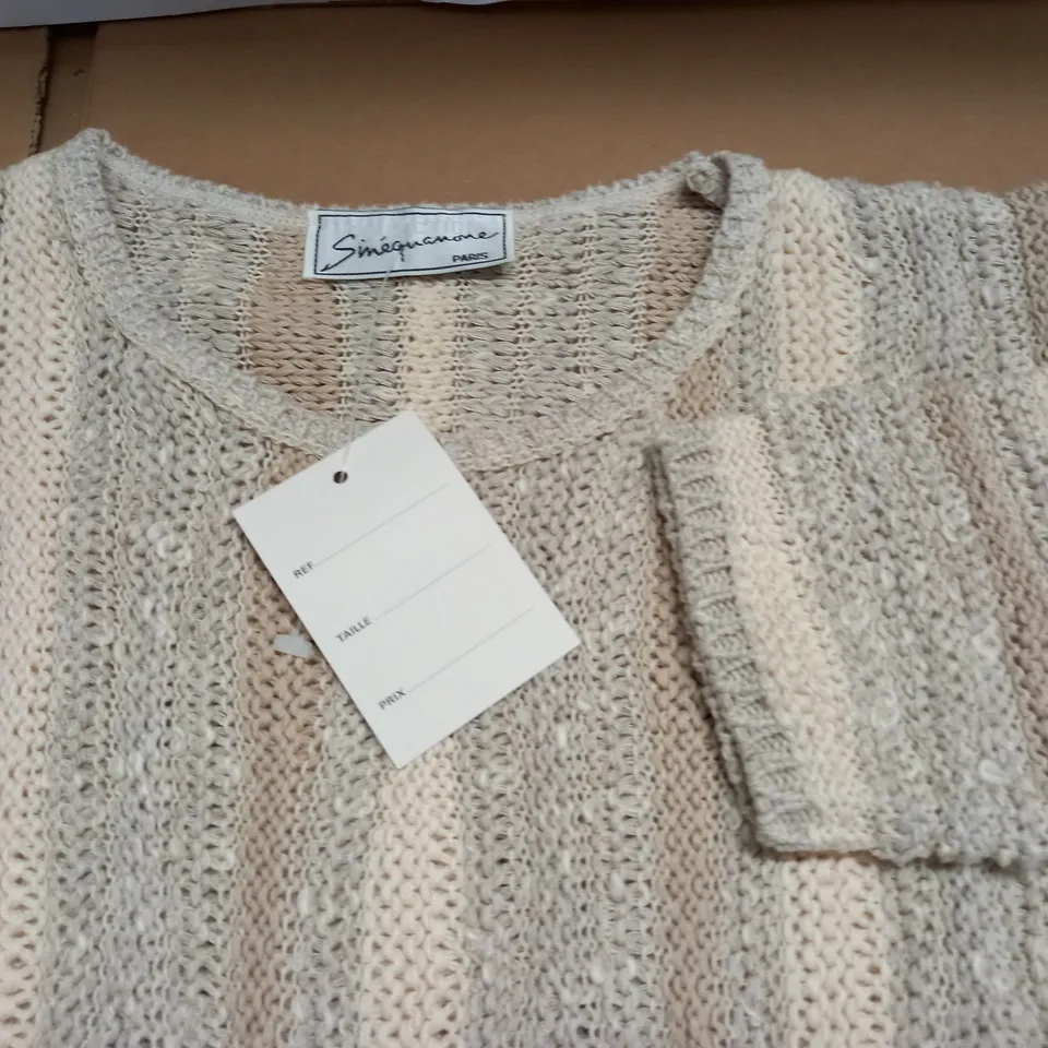 LOT OF APPROXIMATELY 20 TEXTURED KNIT JUMPER - SIZE UNSPECIFIED