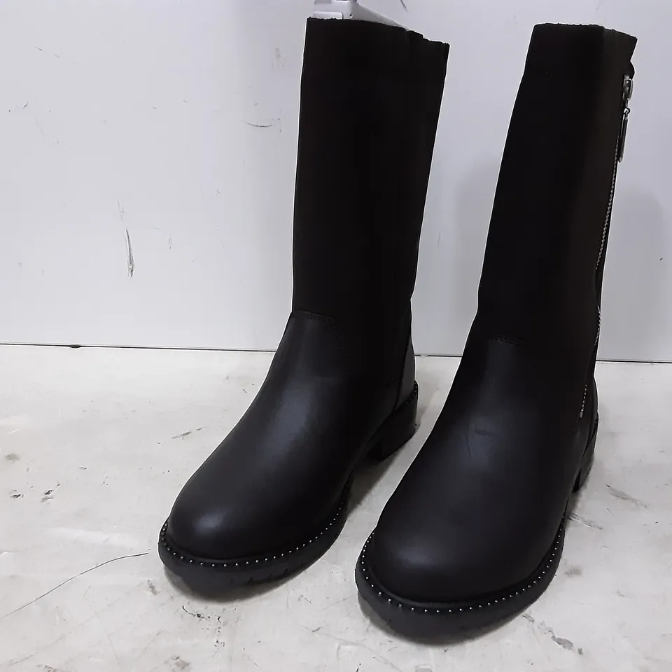 BOXED 2 PAIRS EMU AUSTRALIA BOOTS , ESPRESSO,  SIZE 3