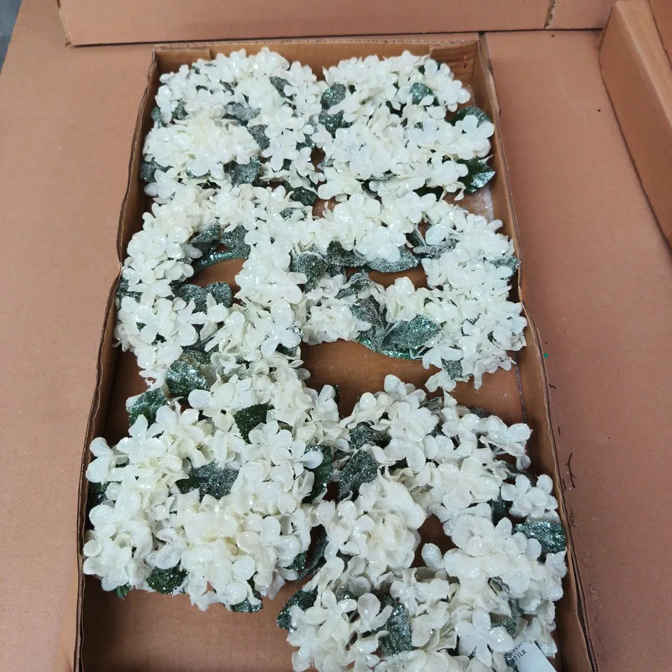 GISELA GRAHAM LONDON - DEORATIVE CHRISTMAS ARTIFICIAL WHITE HYDRANGEA GARLAND WITH GLITTER LEAVES - BOX OF 6