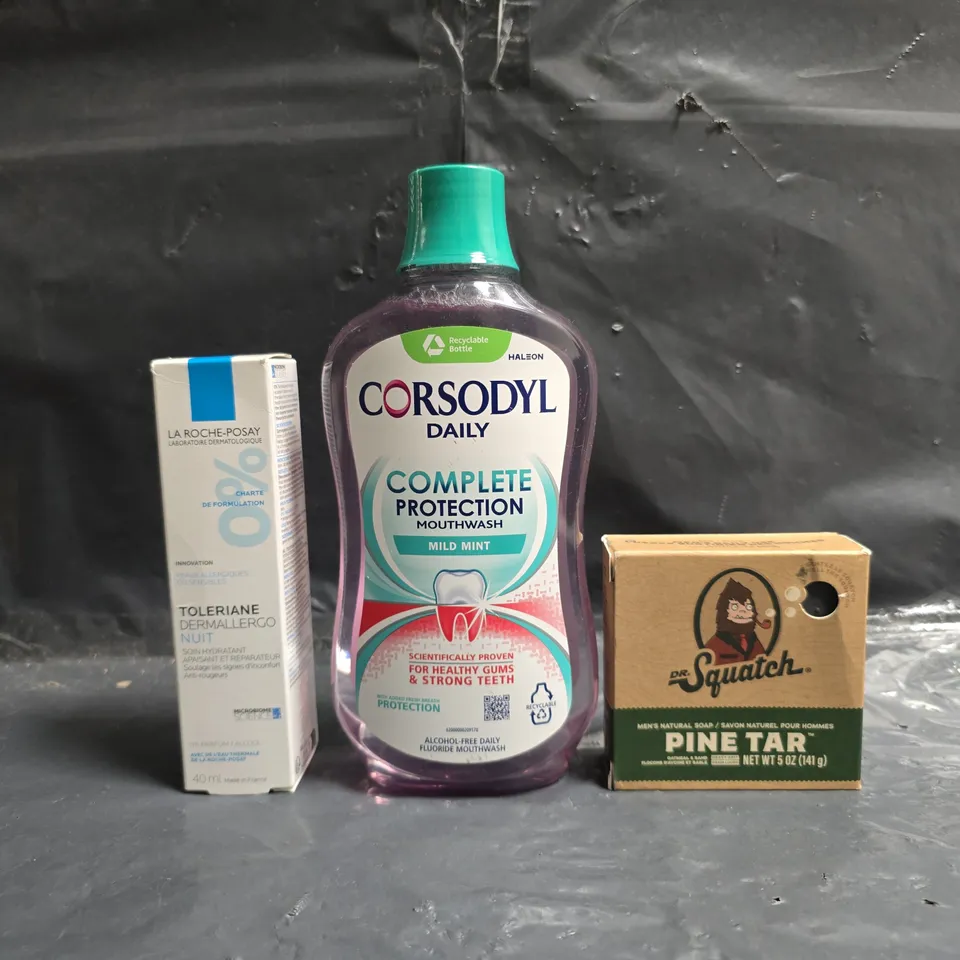 APPROXIMATELY 20 ASSORTED COSMETIC PRODUCTS TO INCLUDE SOAP BAR, MOUTHWASH, ETC