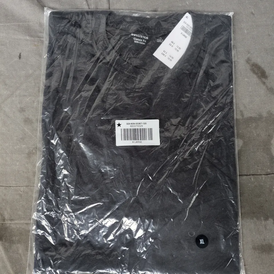 BAGGED HOLLISTER CLASSIC FIT T-SHIRT IN DARK GREY SIZE XL