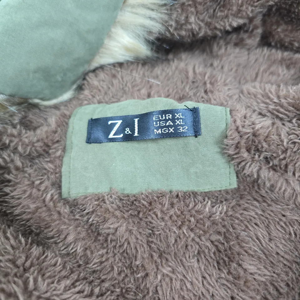 Z & I OLIVE GREEN MILITARY-STYLE PARKA WITH FUR-TRIMMED HOOD – UK SIZE XL (EU XL / USA XL)