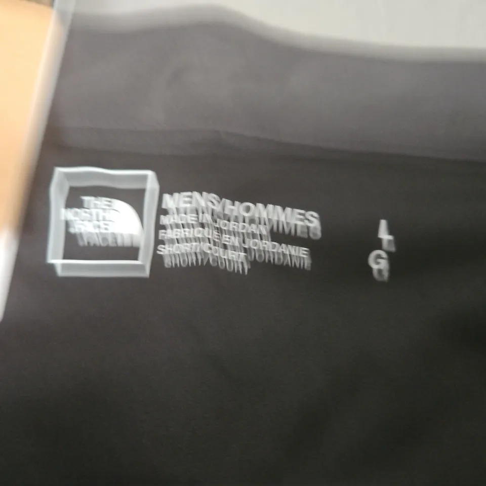 THE NORTH FACE SUNRISER SHORTS 5" IN BLACK - LARGE