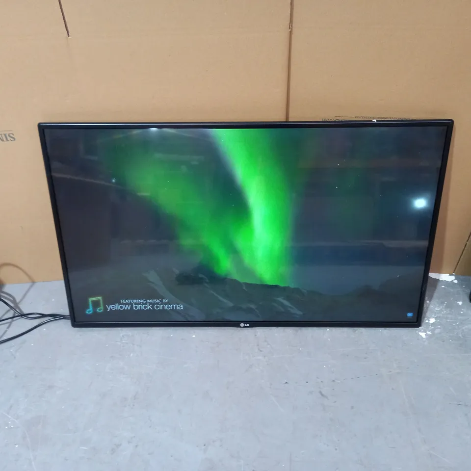 LG 42'' SERIES DISPLAY MONITOR - MODEL 42LS55A - COLLECTION ONLY 