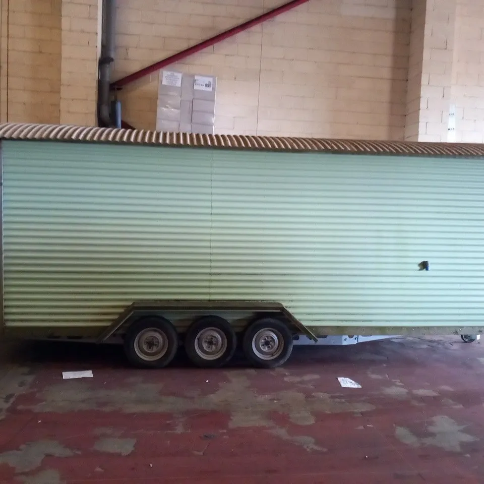 TOWABLE MOBILE FOOD TRAILER WITH SERVING HATCH, PIZZA OVEN, 2 BOTTLE FRIDGES, HANDWASH STATION AND DOUGH ROLLER