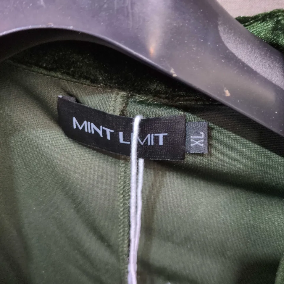 MINT LIMIT VELVET BLAZER – DARK GREEN, UK 12