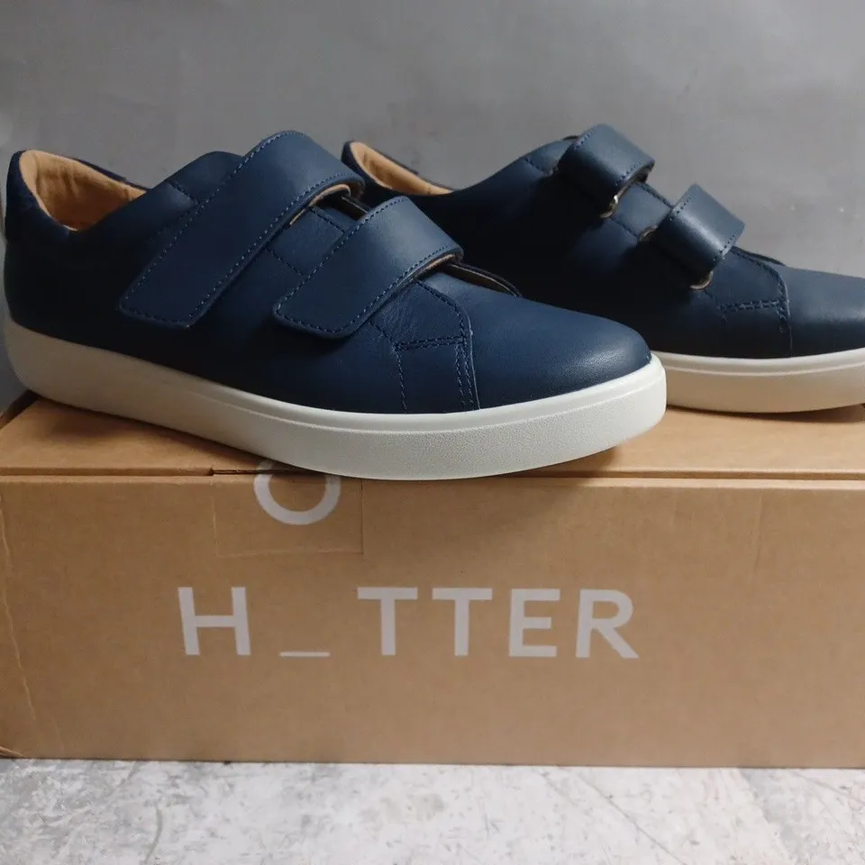 BOXED PAIR OF HOTTER SHOES IN NAVY SIZE UK 6.5