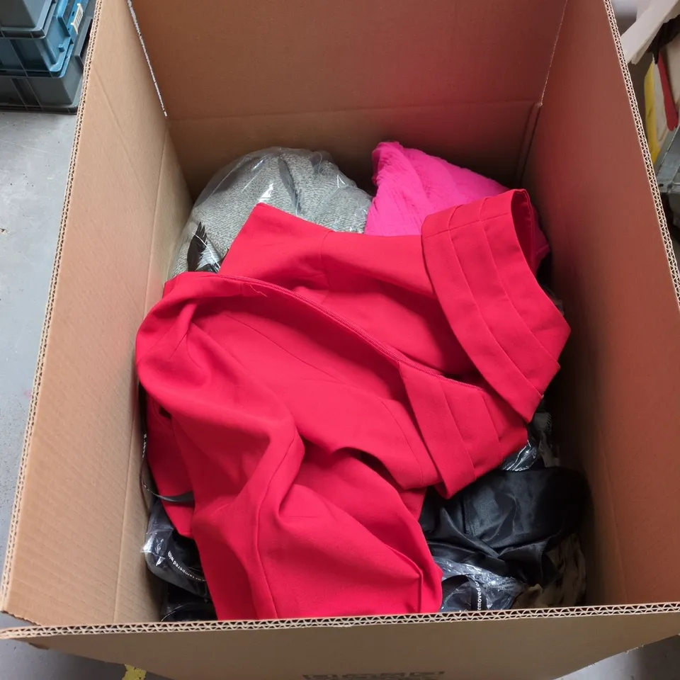 BOX OF APPROXIMATELY 20 ASSORTED CLOTHING ITEMS TO INCLUDE PINK BUTTON UP SHIRT, CHRISTMAS CLOTHES, SCARF, COMPRESSION GARMENTS ETC