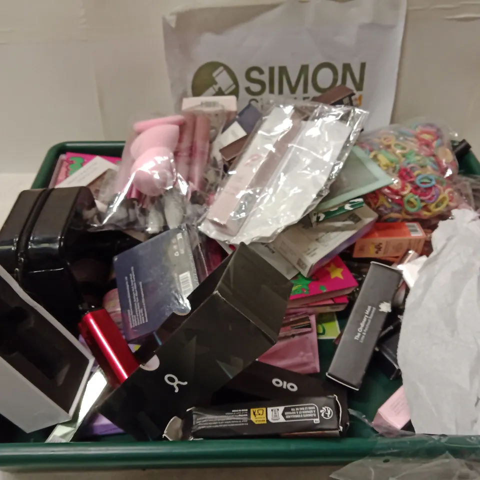 TOTE OF ASSORTED WOMENS BEAUTY PRODUCTS TO INCLUDE; PERFUME,FACE MASKS,FACE OIL,ETC TOTE NOT INCLUDED