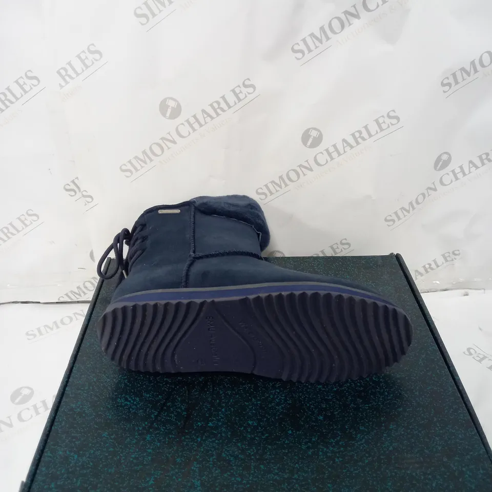 EMU AUSTRAILER MIDNIGHT BIRDWOOD BOOT SIZE 5 - BOXED 