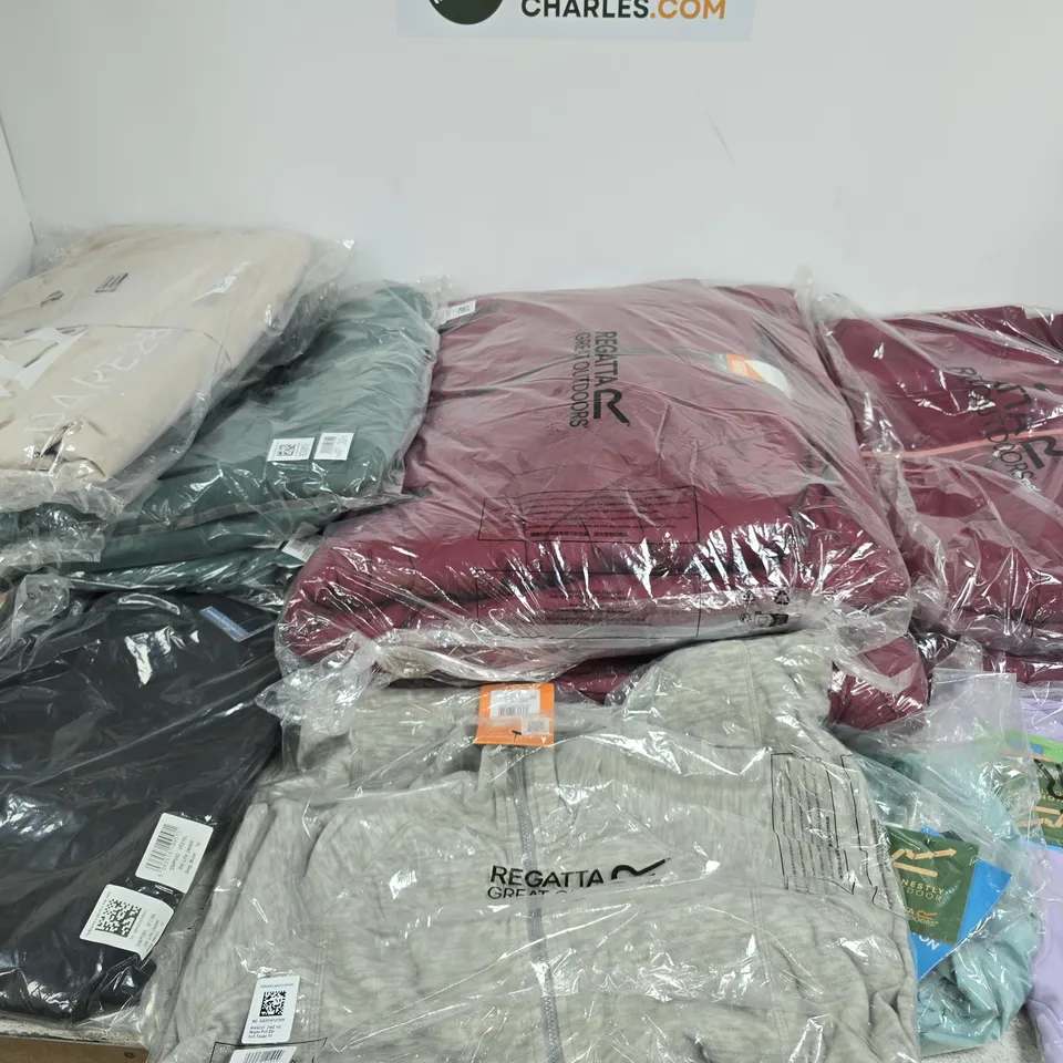 APPROXIMATELY 16 ASSORTED BRAND NEW REGATTA CLOTHING ITEMS IN VARIOUS SIZES, STYLES & COLOURS