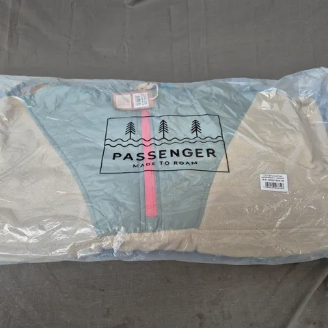 BAGGED PASSENGER JUANA POLAR HOODED FLEECE SIZE M