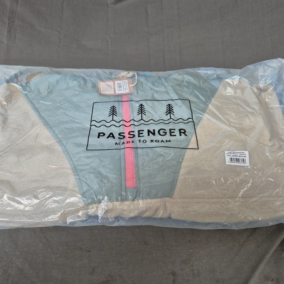 BAGGED PASSENGER JUANA POLAR HOODED FLEECE SIZE M