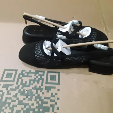 BOXED BRAND NEW SIMPLY BE JUPITER EXTRA WIDE SHOES SIZE 6 BLACK COLOUR APPROXIMATELY 9 PAIRS
