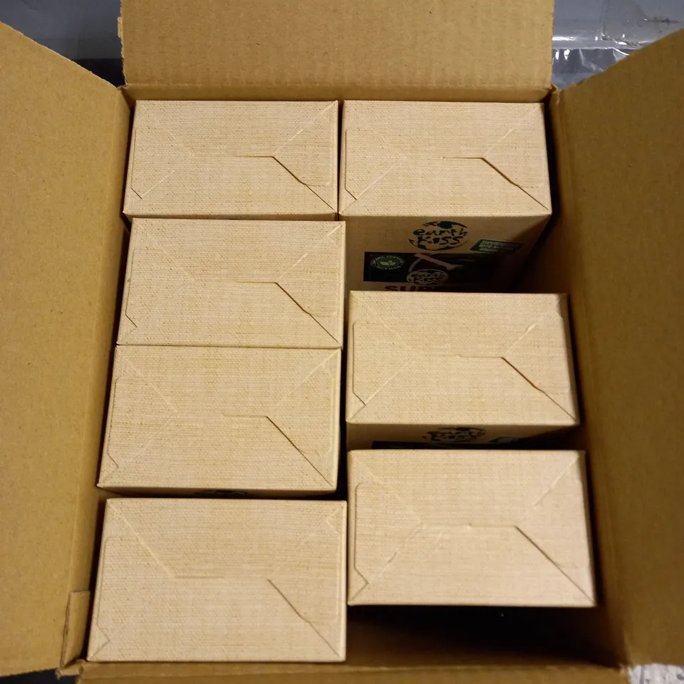 BOX OF APPROXIMATELY 8X12 EARTH KISS SUPER NATURALS KOMBUCHA & SPIRULINA HYDRATING SHEET MASKS