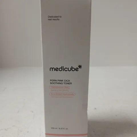 MEDICUBE PDRN PINK CICA SOOTHING TONER – 250 ML