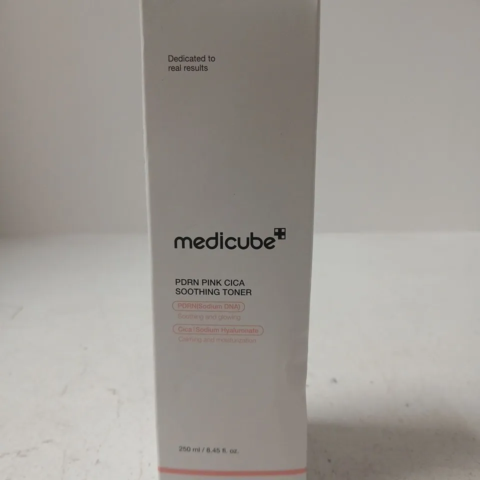 MEDICUBE PDRN PINK CICA SOOTHING TONER – 250 ML